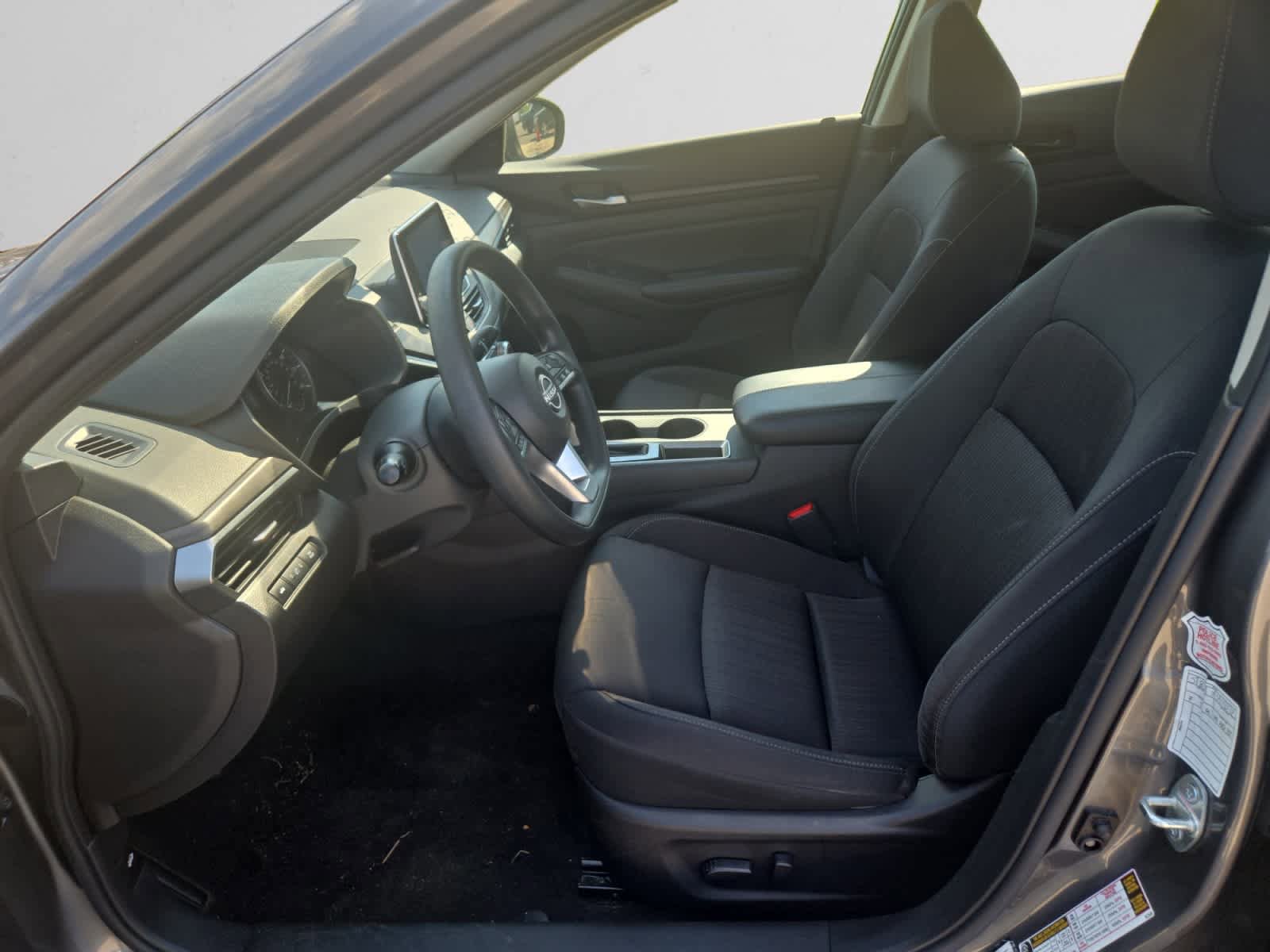 Used 2025 Nissan Altima 2.5 SV FWD image 9