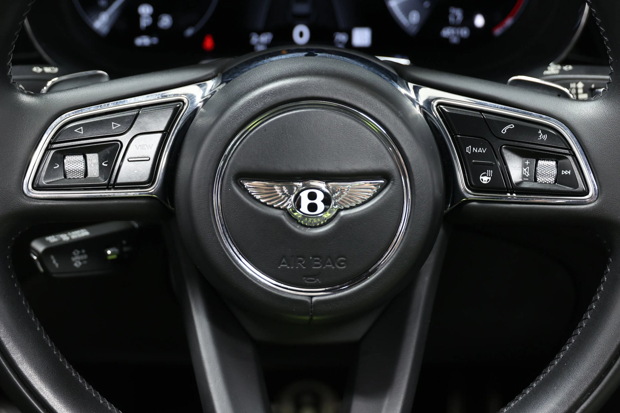 Used 2023 Bentley Bentayga AWD/4WD image 28