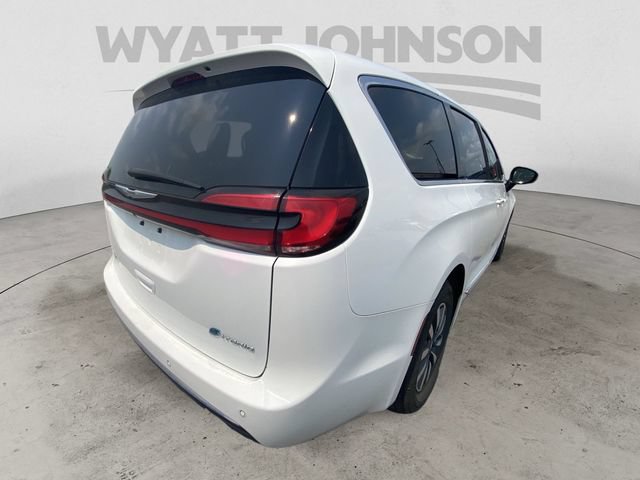 Used 2023 Chrysler Pacifica Limited FWD image 9