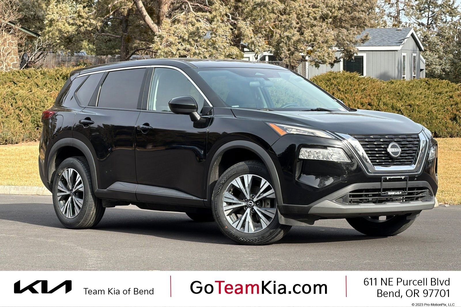 Used 2023 Nissan Rogue SV image 1