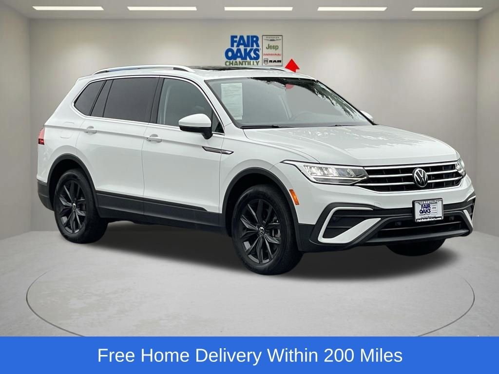 Used 2024 Volkswagen Tiguan SE FWD image 1
