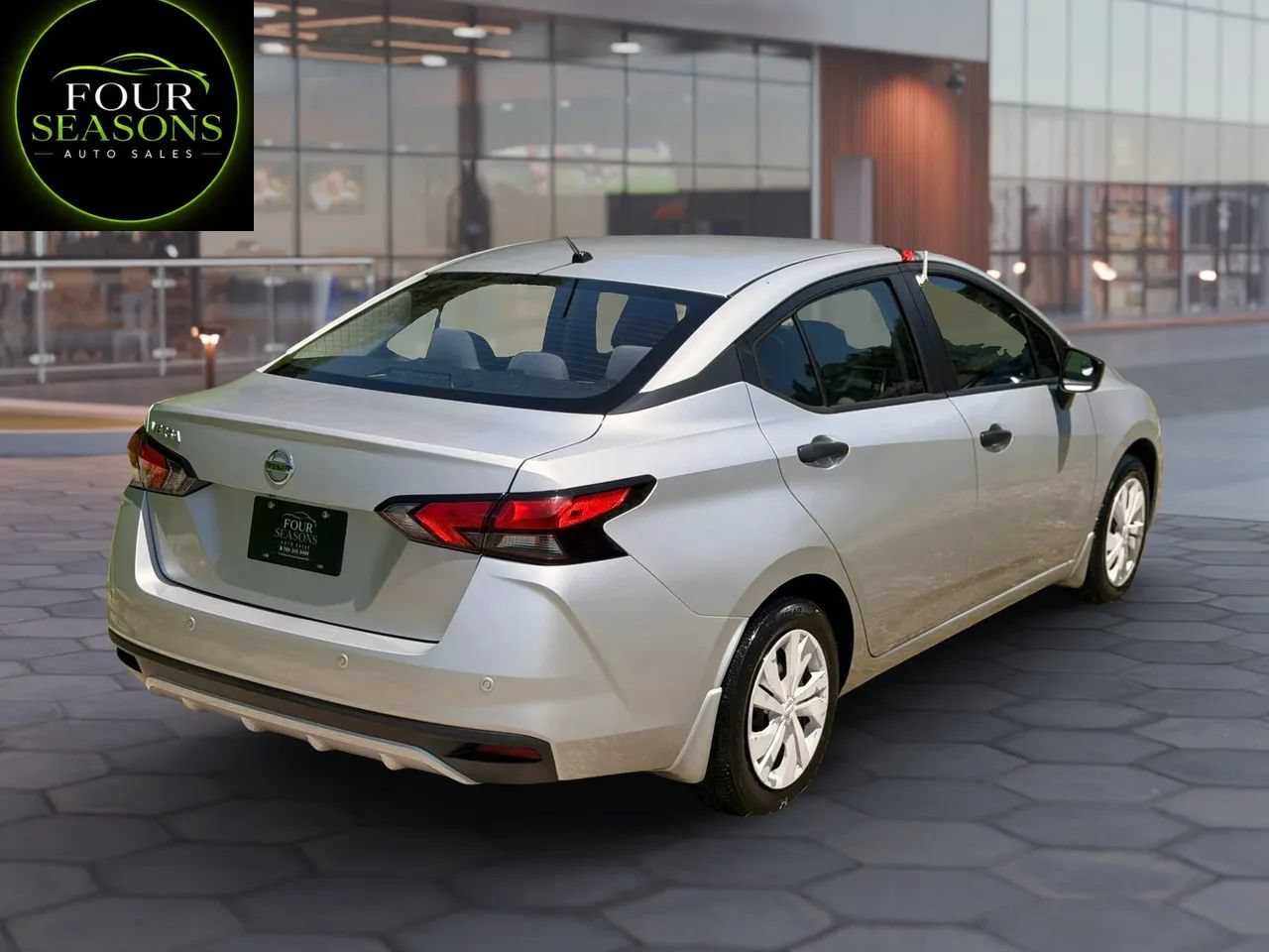 Used 2021 Nissan Versa S FWD image 2