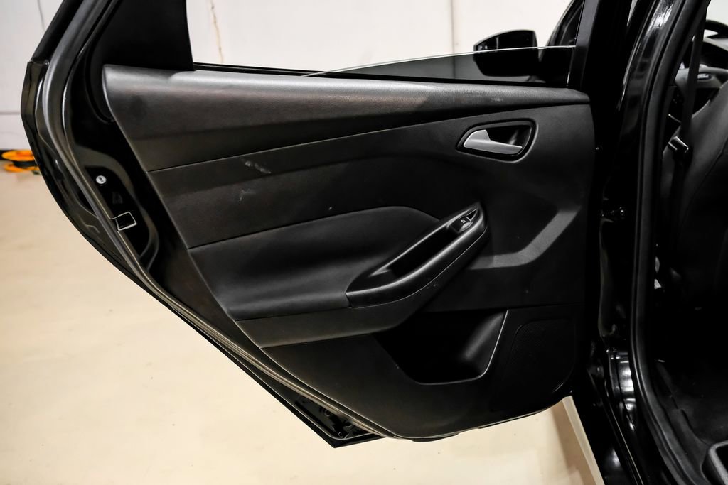 Used 2015 Ford Focus ST FWD image 39