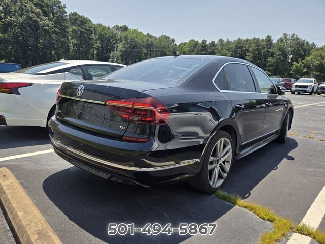 Used 2017 Volkswagen Passat 1.8T R-Line w/ R-Line Lighting Package FWD image 4