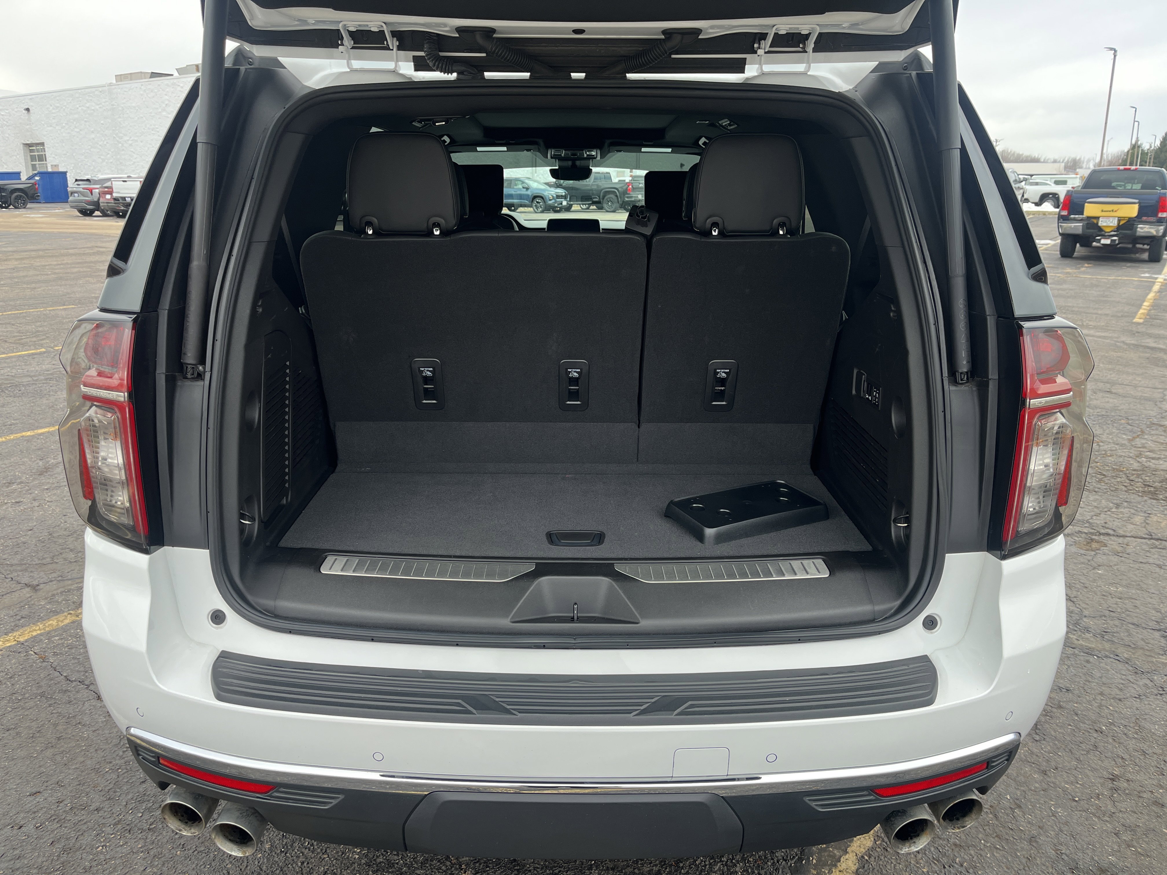 Used 2023 Chevrolet Tahoe Premier w/ Advanced Technology Package image 26