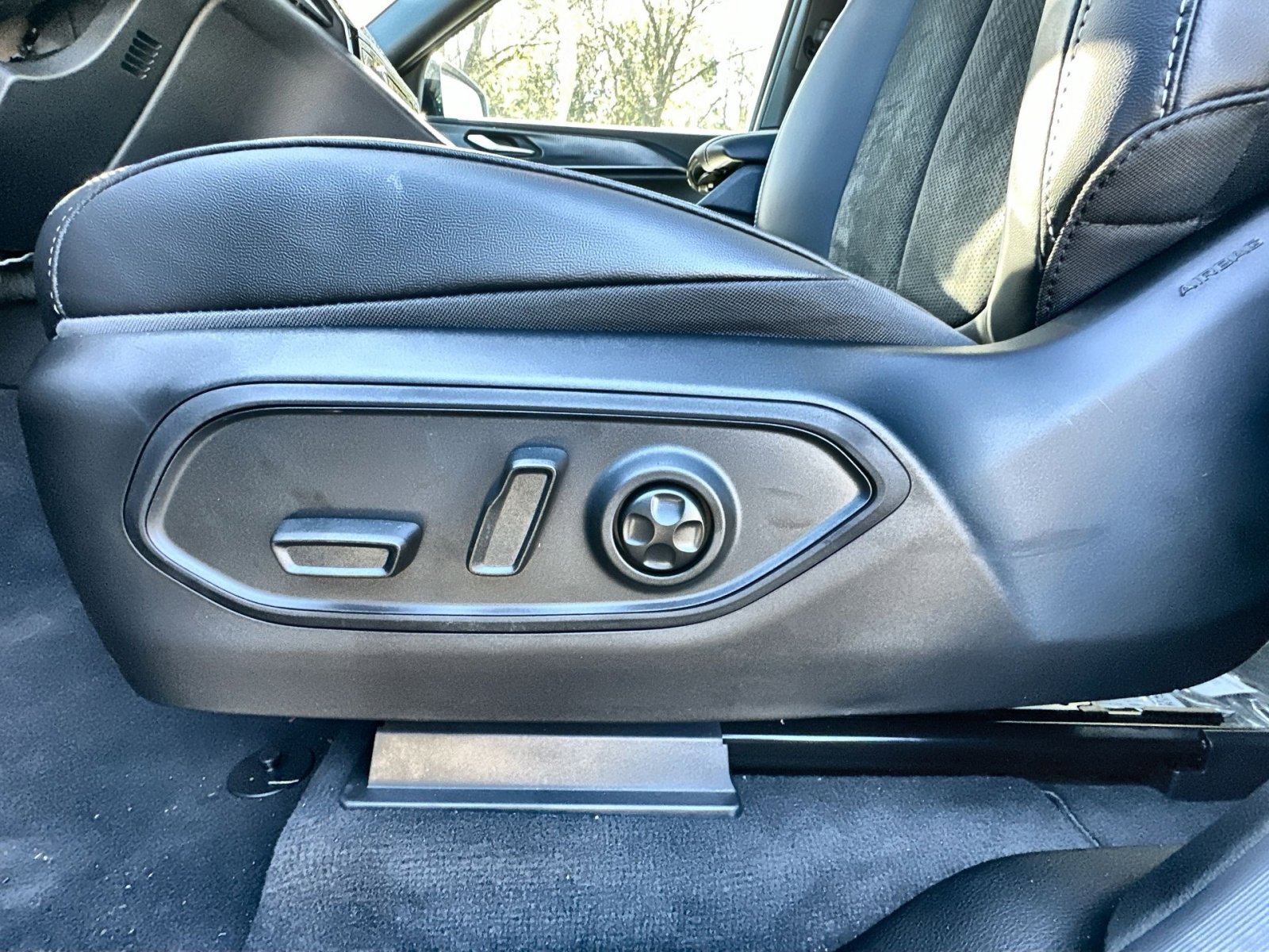 New 2025 Jeep Grand Cherokee Laredo image 14