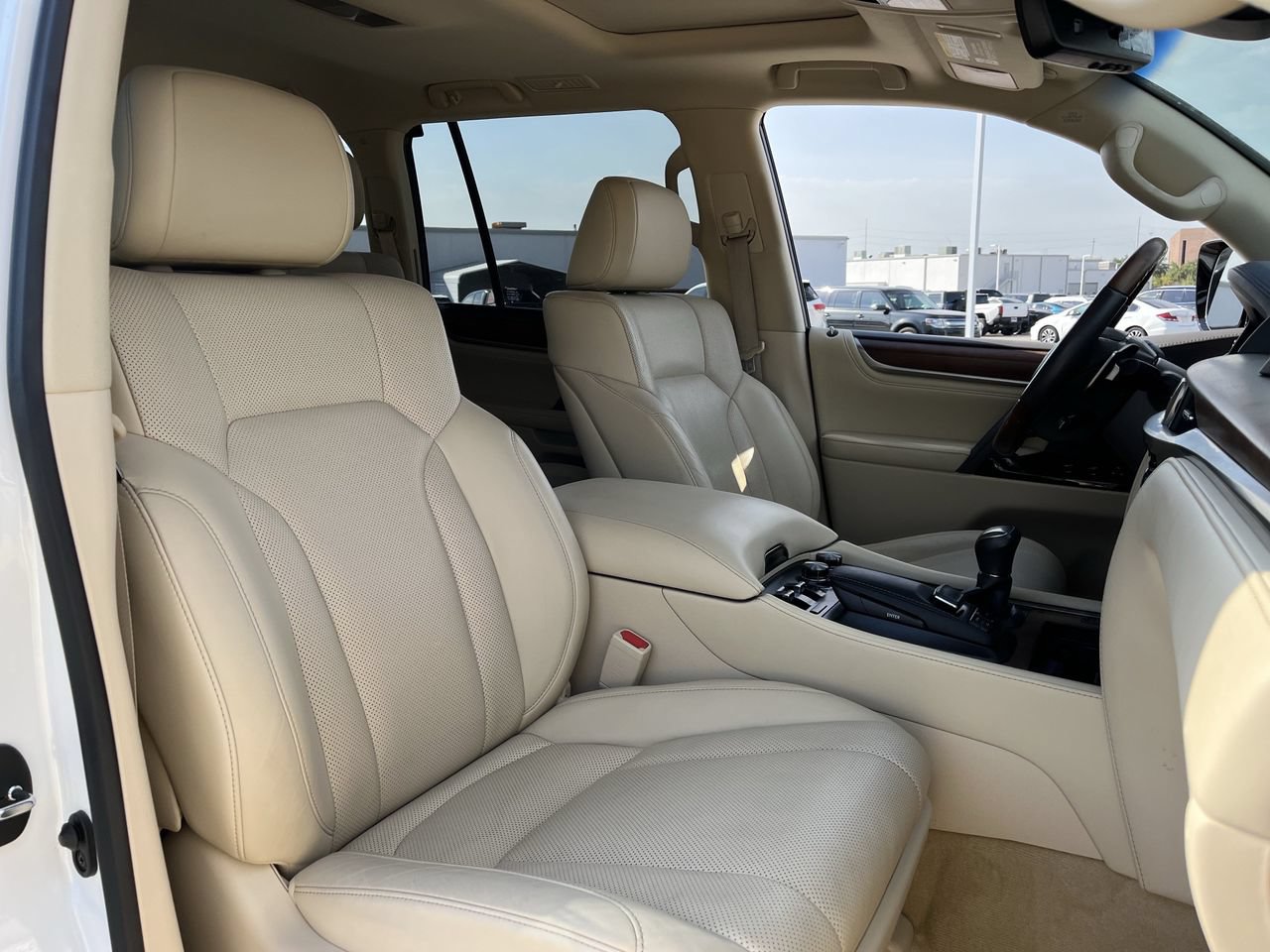 Used 2019 Lexus LX 570 4WD w/ Luxury Package image 25