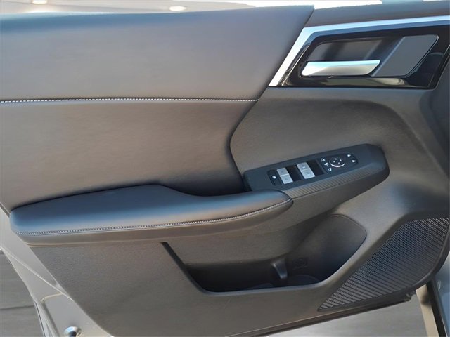 Used 2024 Mitsubishi Outlander AWD image 15