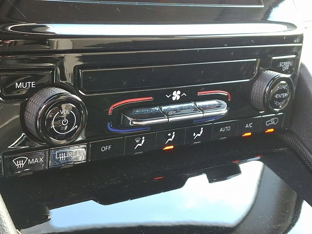 Used 2023 Jeep Grand Cherokee Laredo image 16