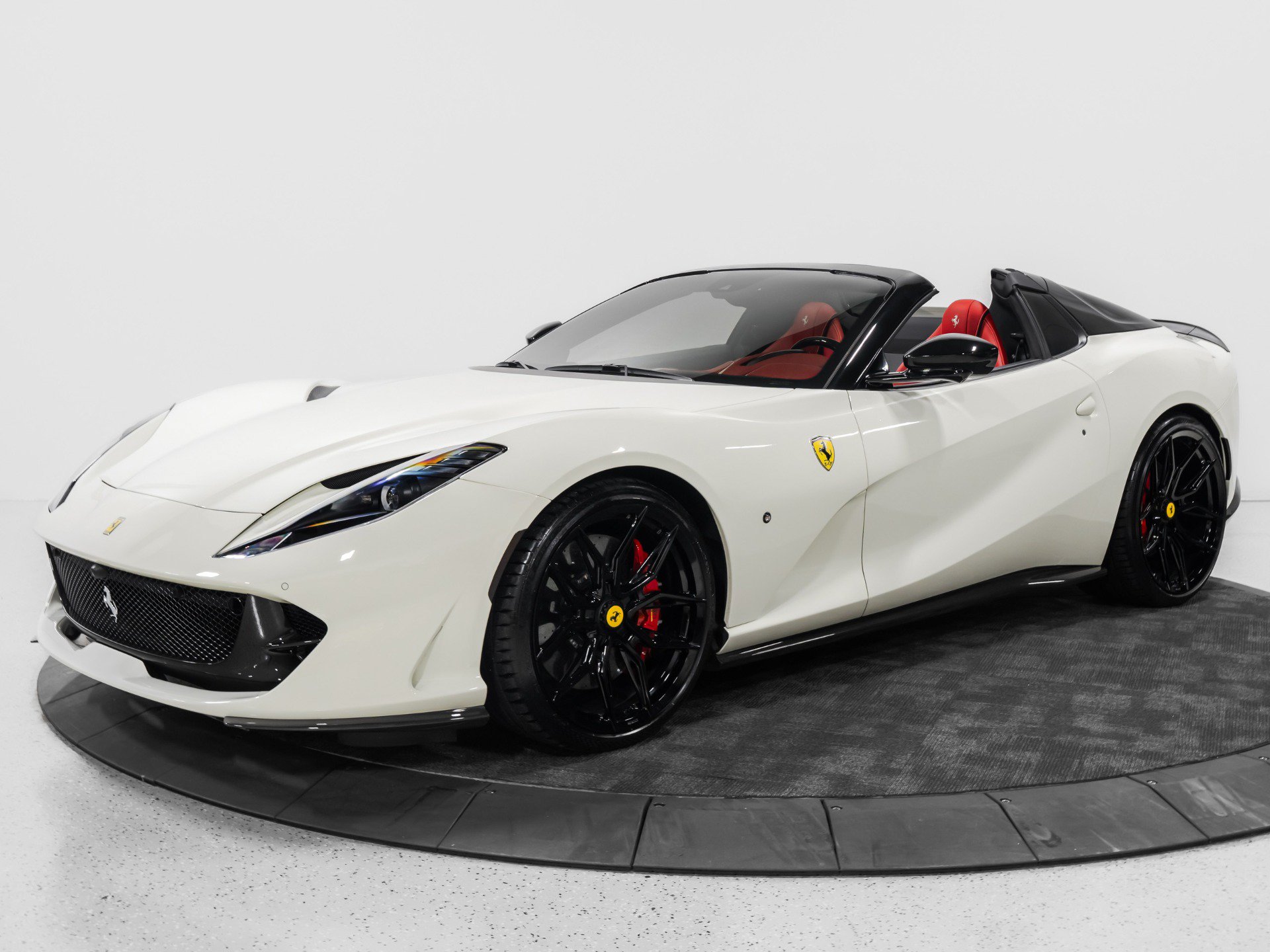 Used 2023 Ferrari 812 GTS RWD image 2