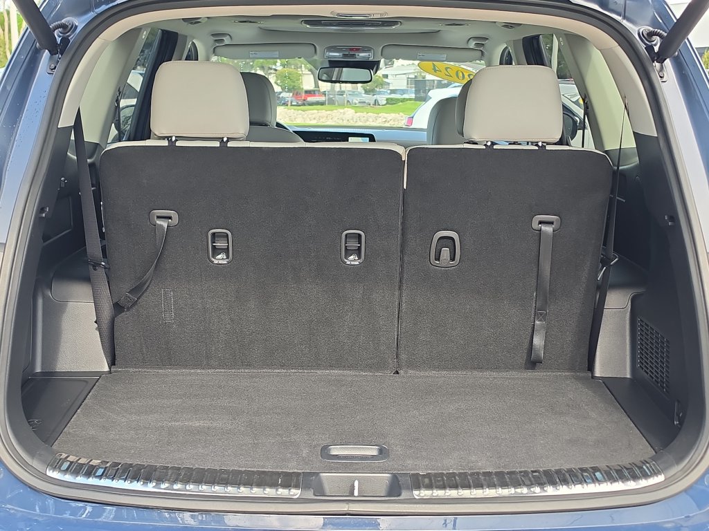 Used 2024 Kia Telluride SX w/ Towing Package FWD image 6