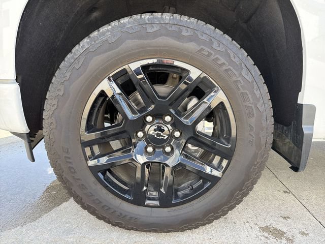 Used 2025 Chevrolet Silverado 1500 Custom w/ Turbomax Blackout Package AWD/4WD image 12