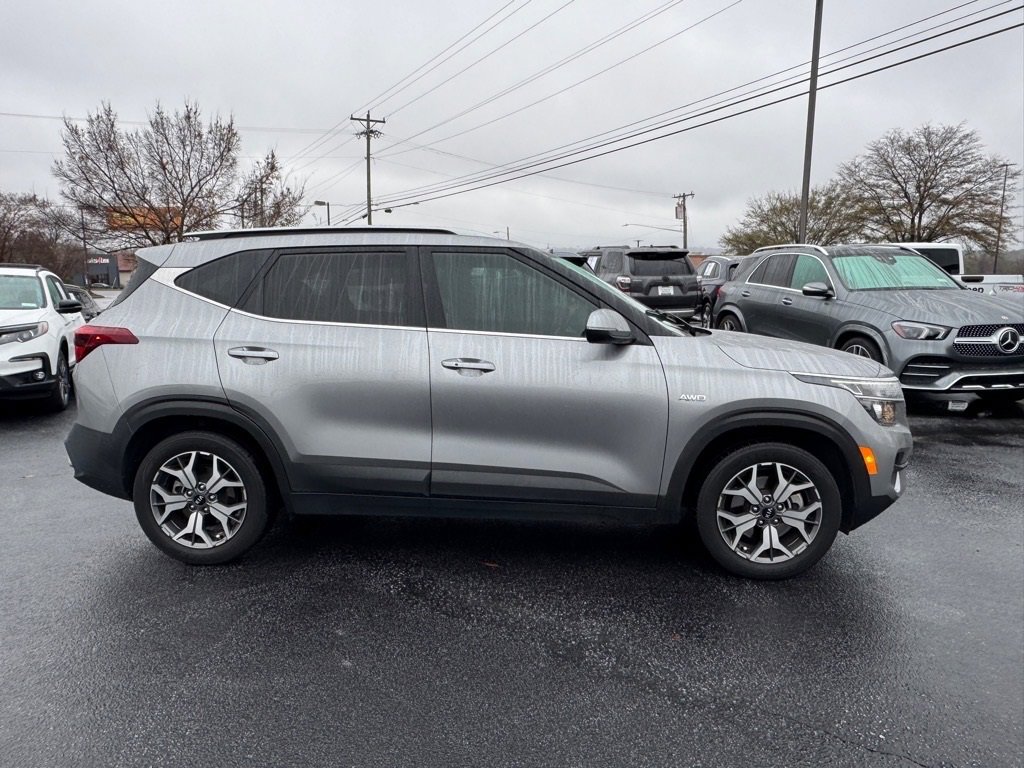 Used 2021 Kia Seltos EX image 2
