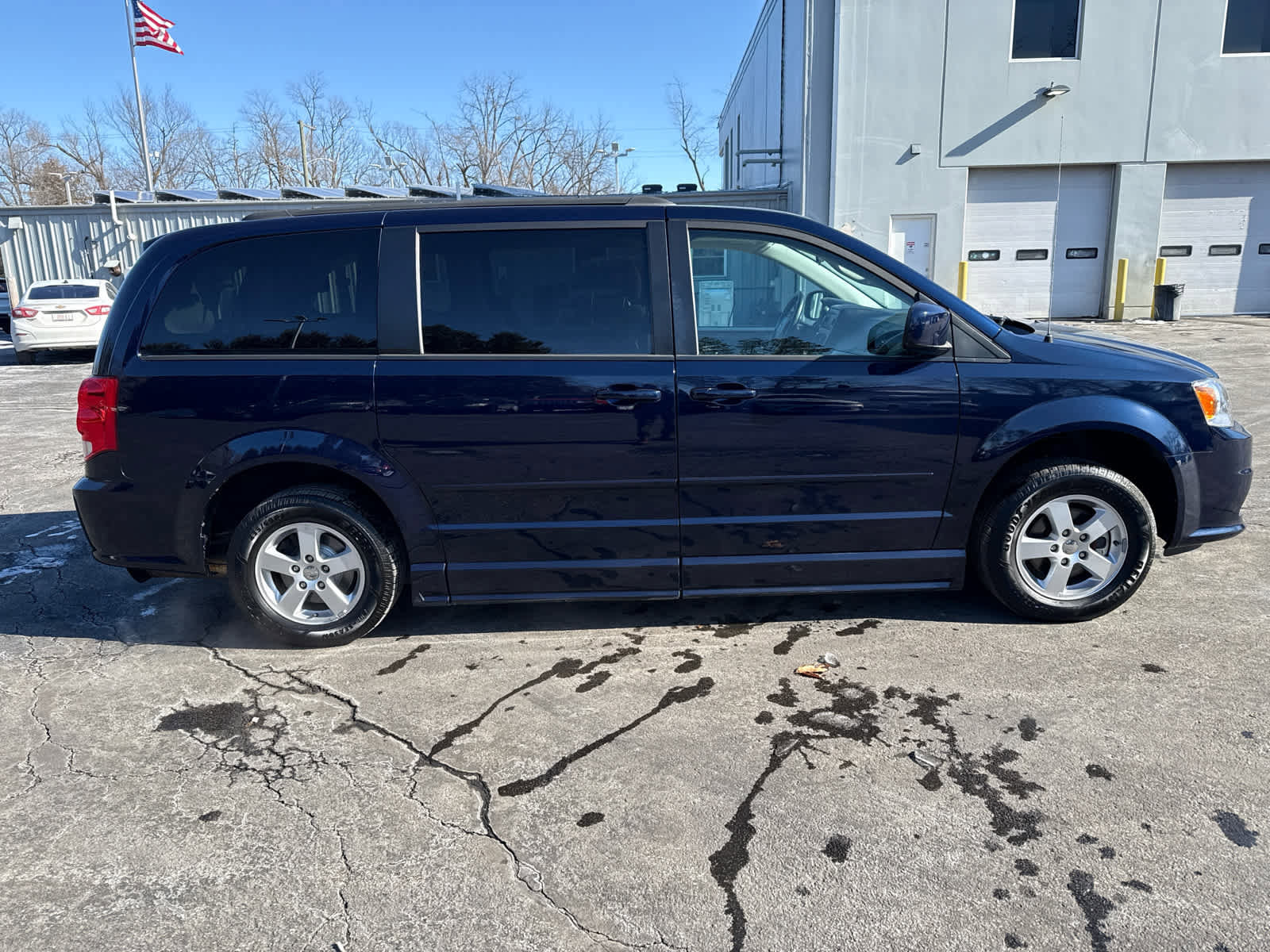 Used 2012 Dodge Grand Caravan SXT image 2