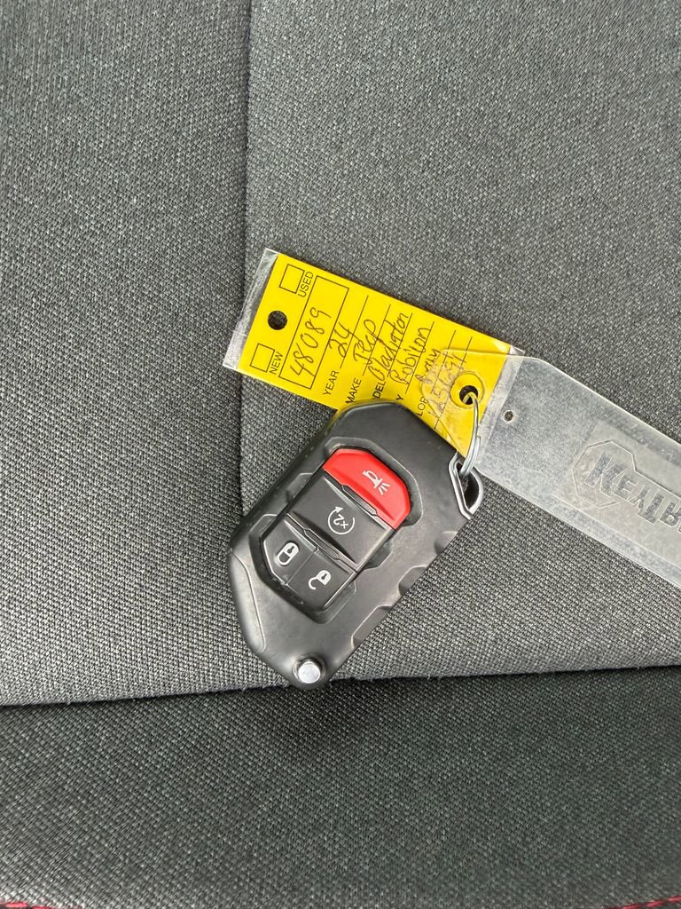 Used 2024 Jeep Gladiator Rubicon w/ Technology Group image 28