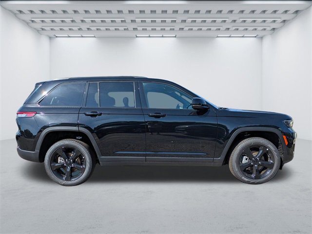 New 2025 Jeep Grand Cherokee Limited w/ Black Appearance Package image 3