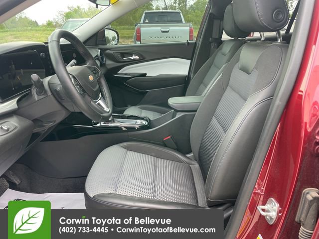 Used 2025 Chevrolet Trax LT w/ Driver Confidence Package FWD image 17