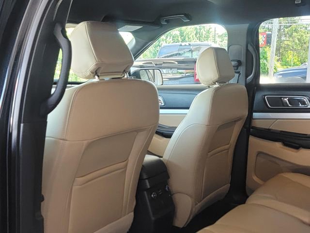 Used 2017 Ford Explorer XLT w/ Equipment Group 202A AWD/4WD image 11