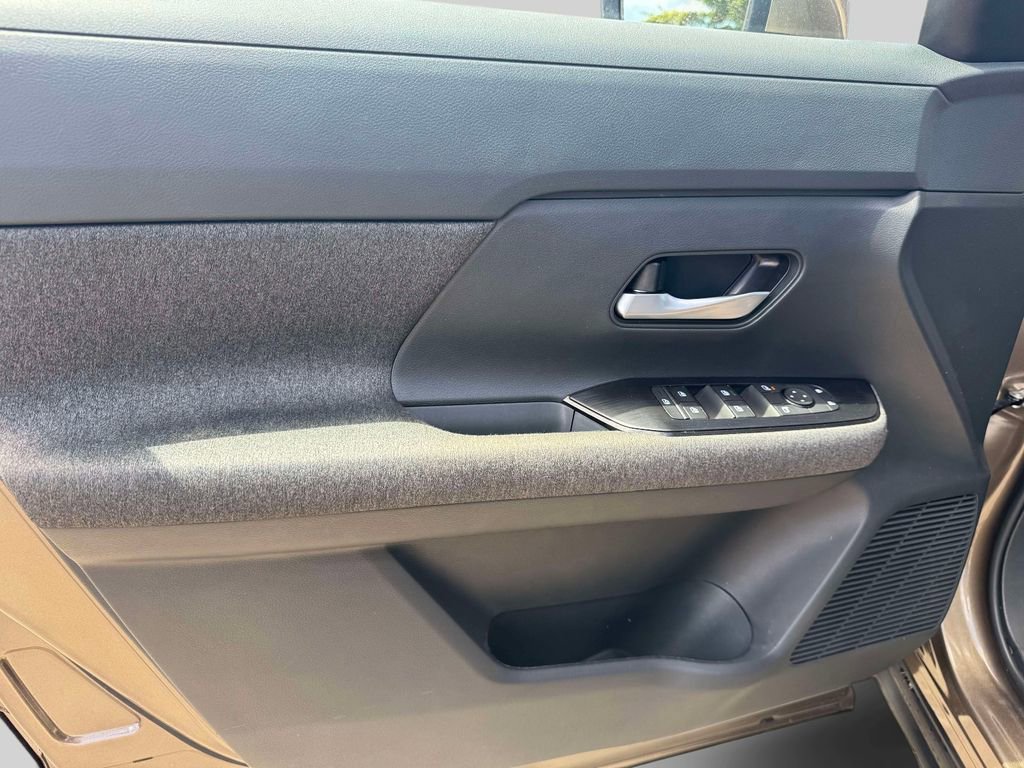 Used 2025 Nissan Kicks SV AWD/4WD image 15