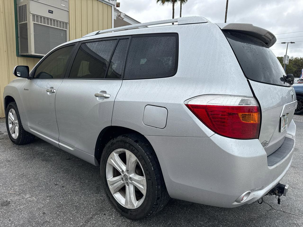 Used 2010 Toyota Highlander Limited FWD image 3