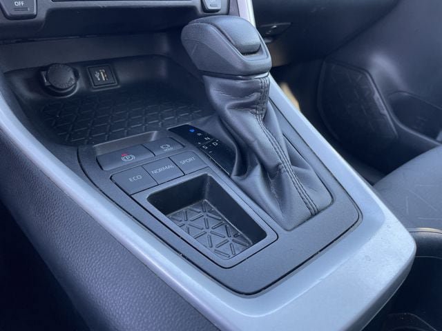Used 2025 Toyota RAV4 XLE FWD image 21