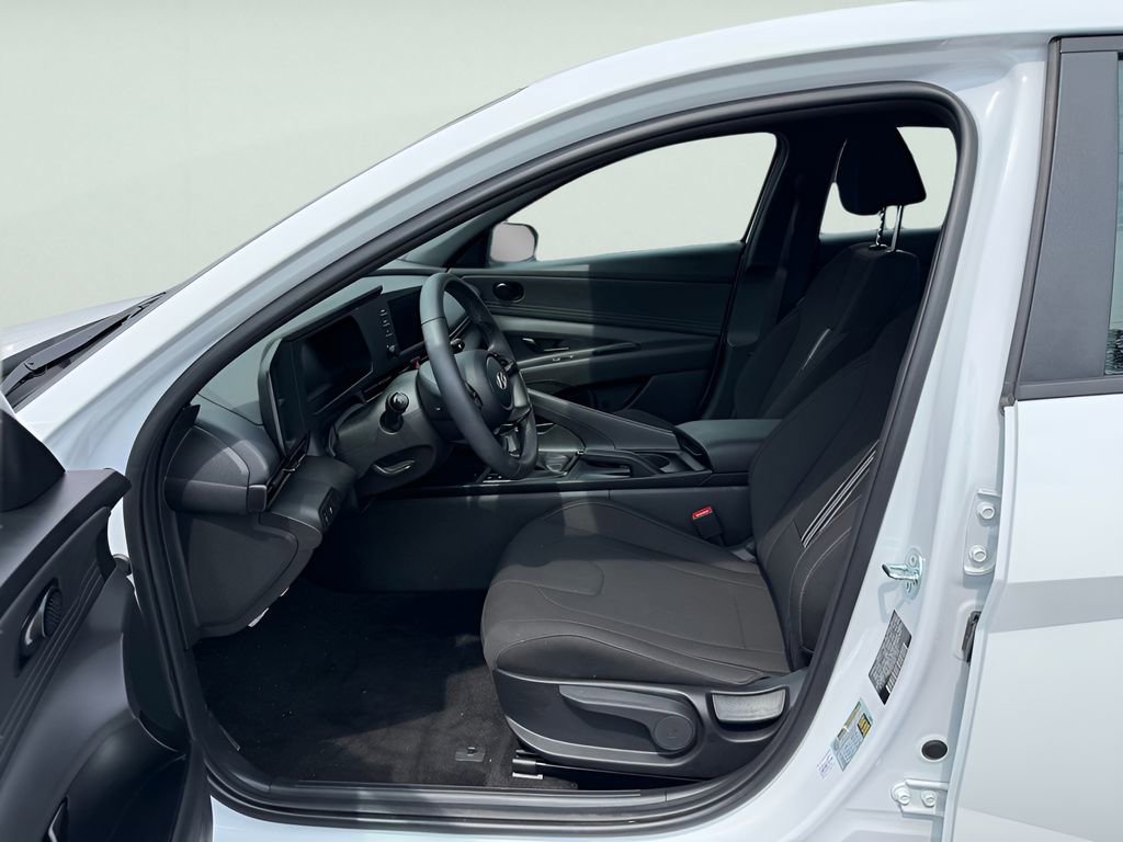 Used 2025 Hyundai Elantra Sport image 17