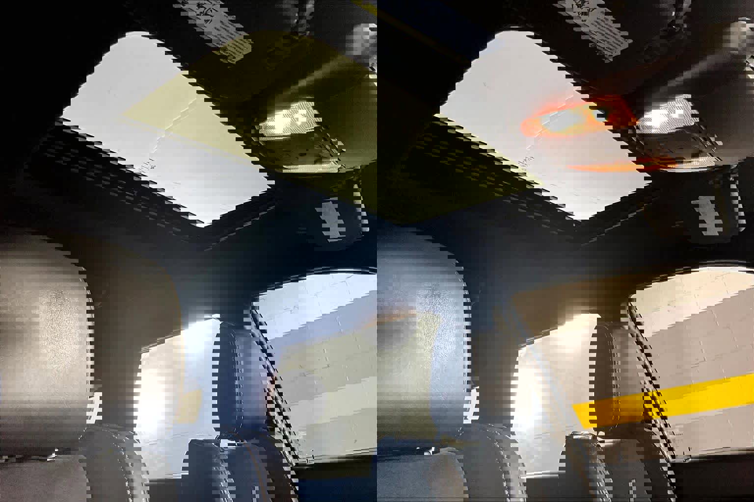 Used 2023 Dodge Durango R/T w/ Hemi Orange Plus Package RWD image 14