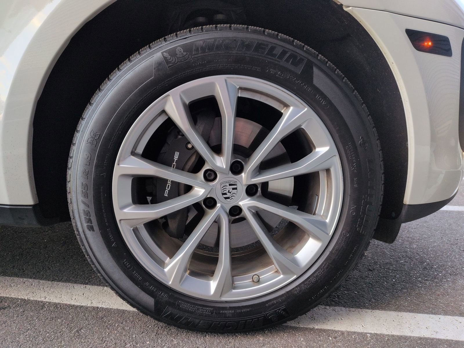 Certified 2022 Porsche Macan image 13