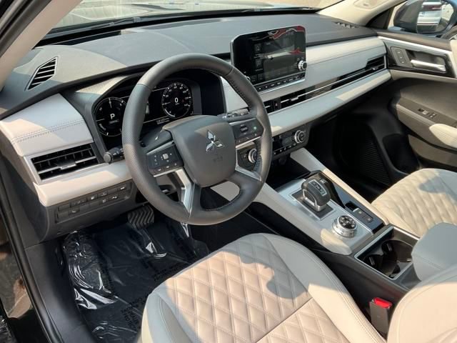New 2025 Mitsubishi Outlander SEL image 4