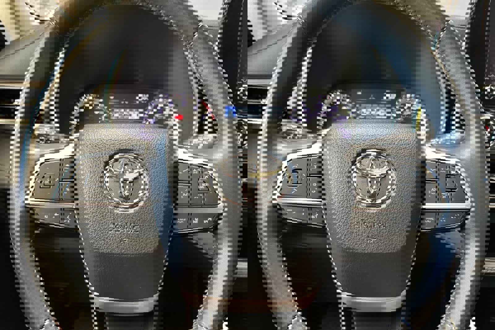 Used 2024 Toyota Highlander XLE image 25