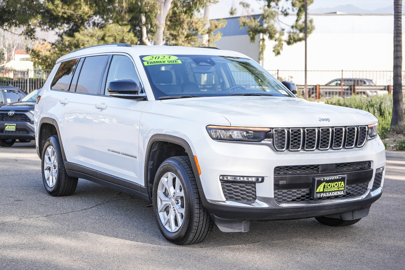 Used 2023 Jeep Grand Cherokee L Limited image 3