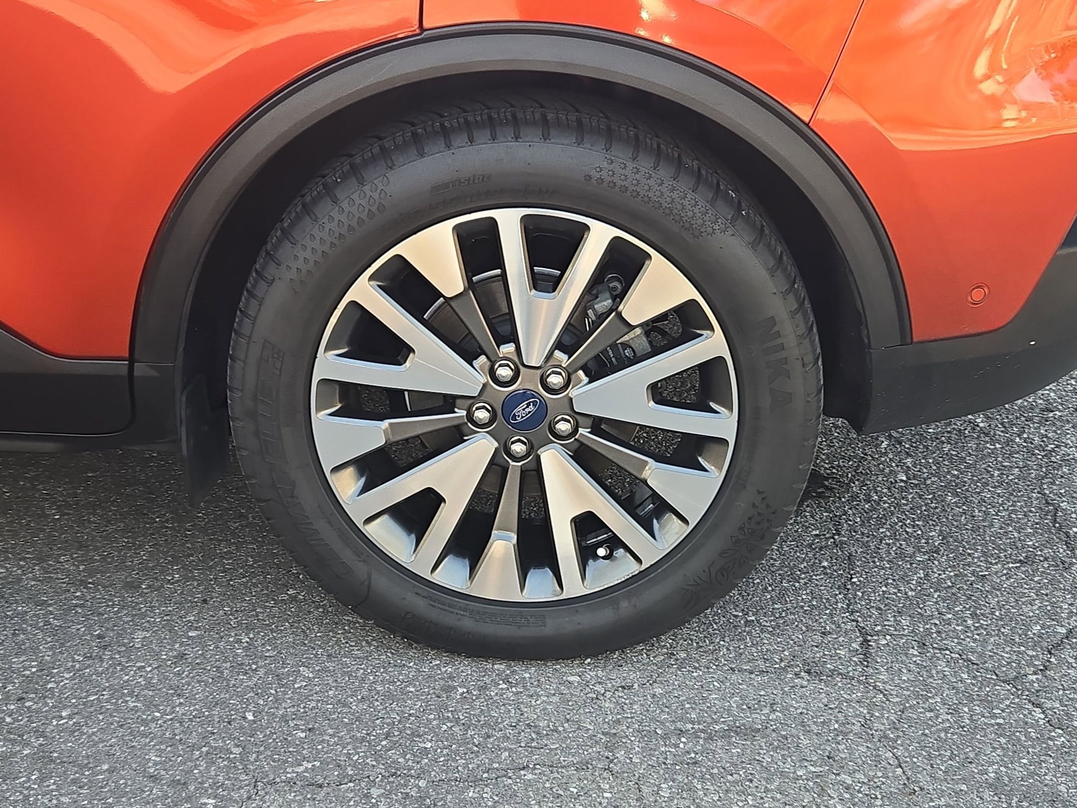 Used 2020 Ford Escape Titanium image 32