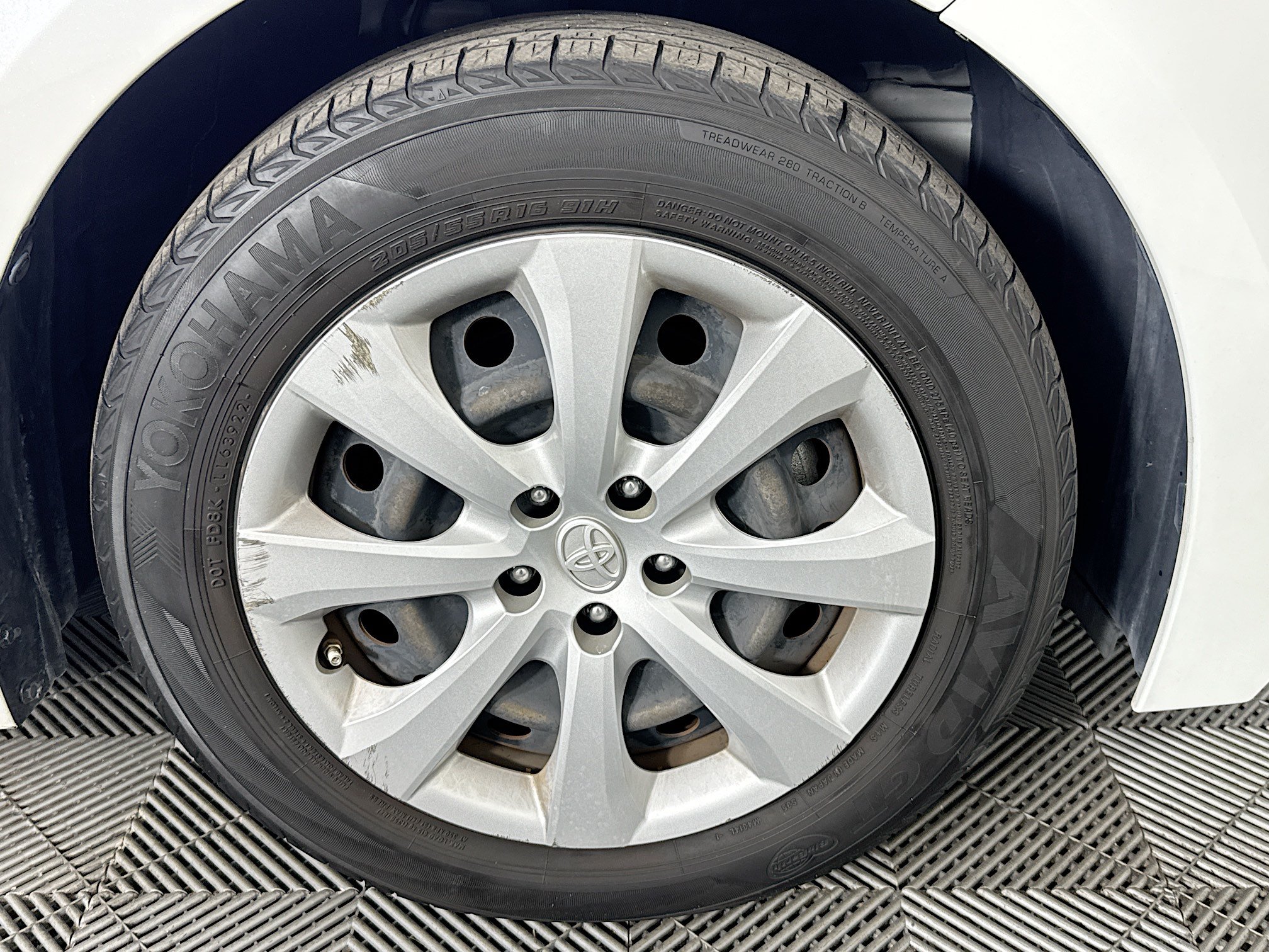 Used 2022 Toyota Corolla LE FWD image 30
