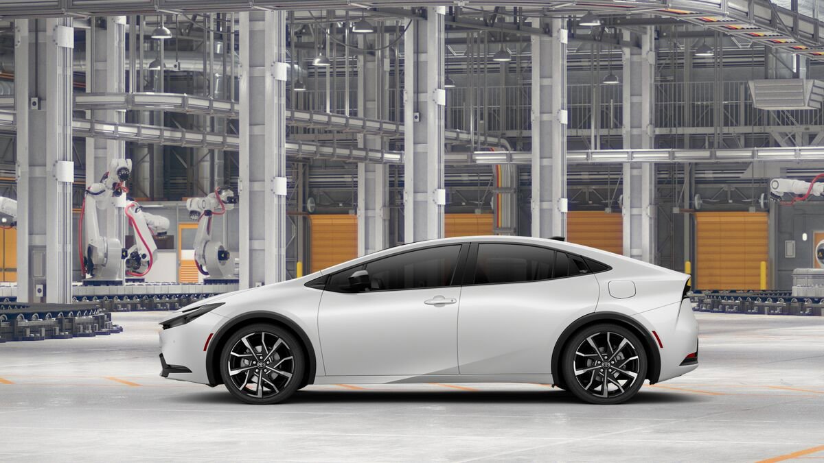 New 2026 Toyota Prius Plug-In Hybrid FWD image 4