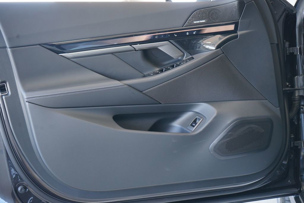 Used 2026 BMW i5 eDrive40 w/ Premium Package image 10