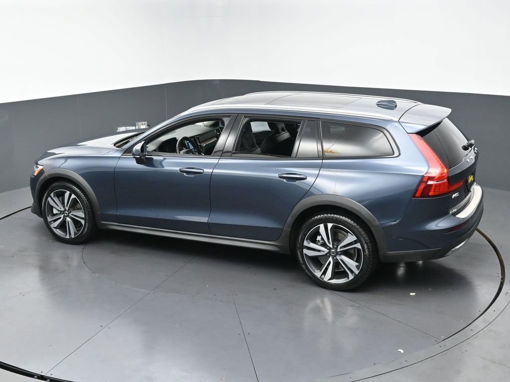 Used 2023 Volvo V60 B5 Cross Country Plus w/ Climate Package image 41