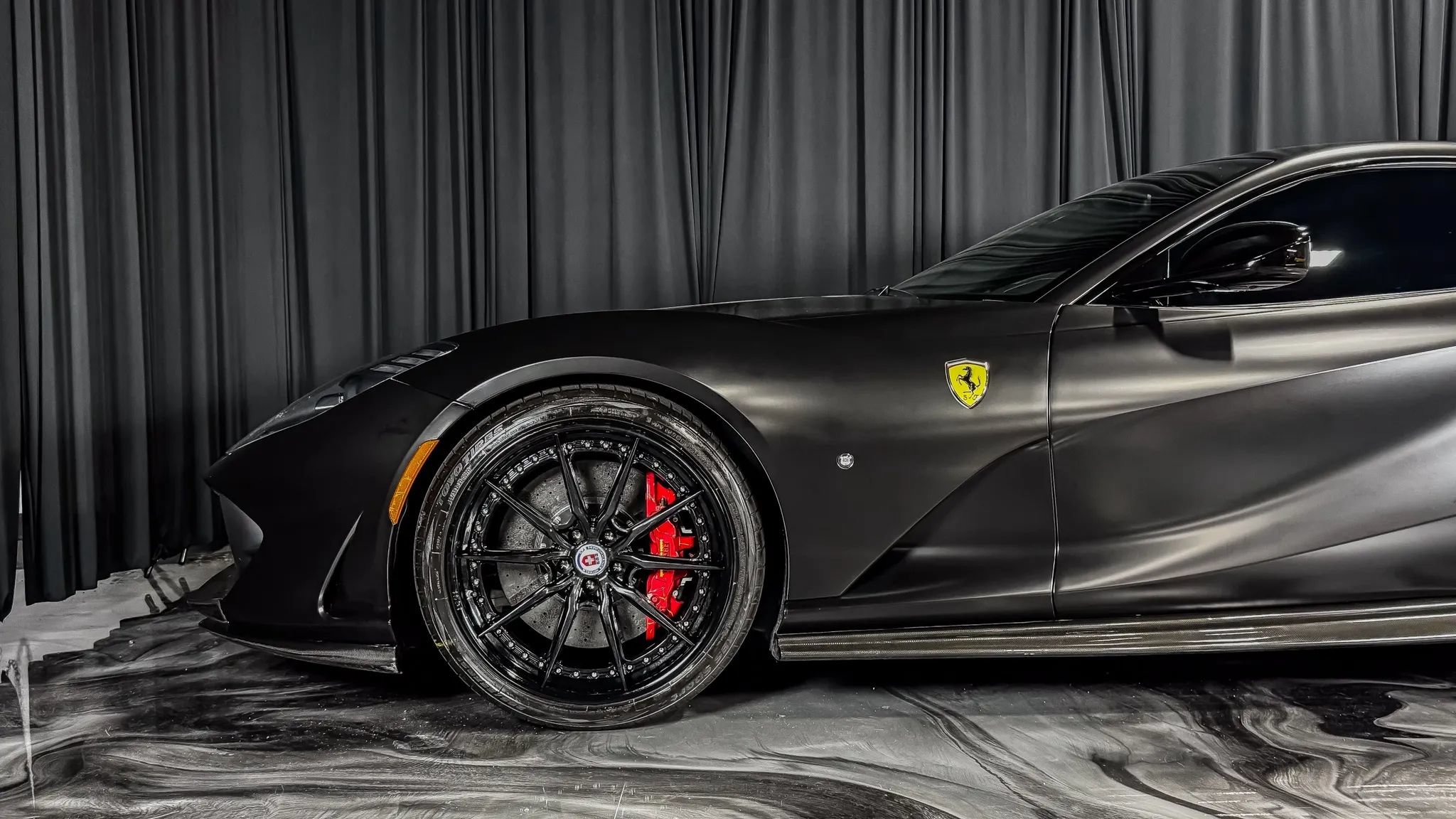 Used 2019 Ferrari 812 Superfast RWD image 4