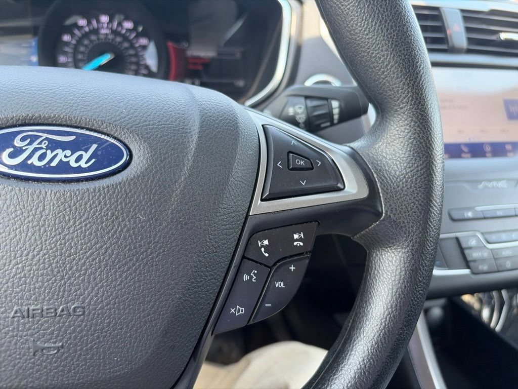Used 2020 Ford Fusion SE FWD image 18