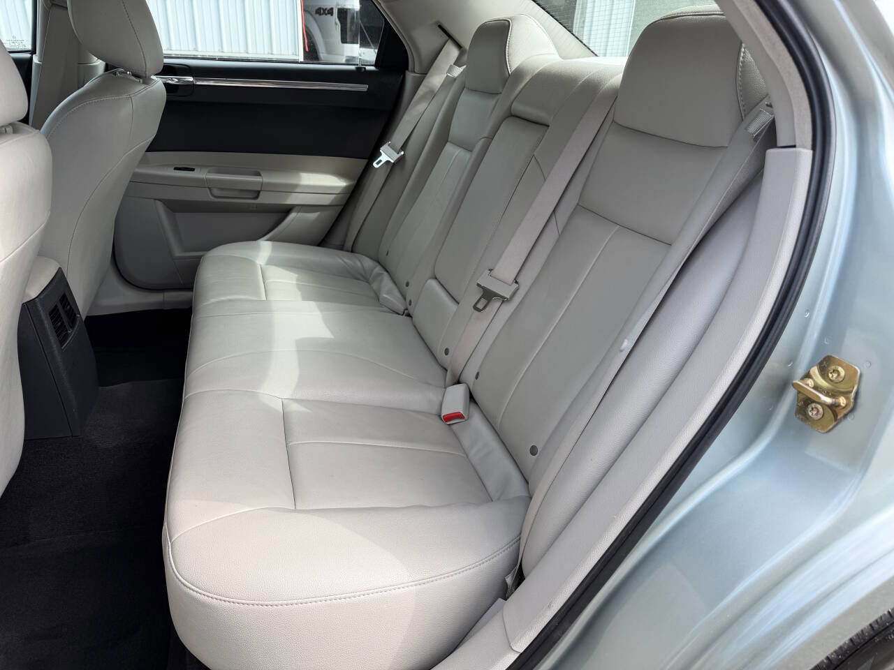 Used 2005 Chrysler 300 Touring RWD image 16