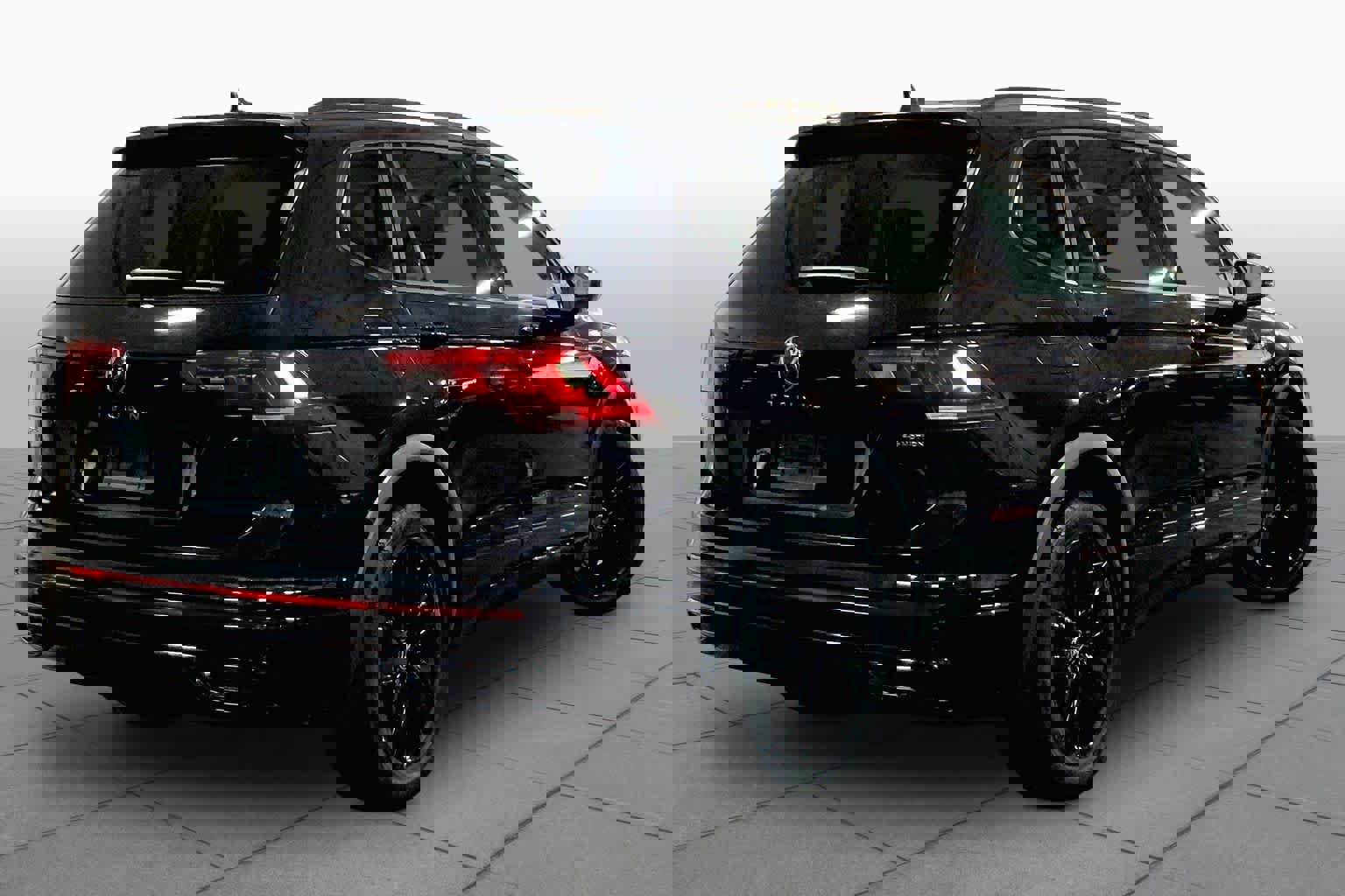 Used 2022 Volkswagen Tiguan SE R-Line image 13