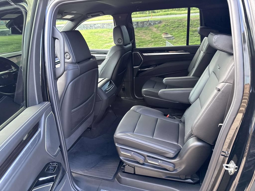 Used 2026 Cadillac Escalade ESV 4WD image 10