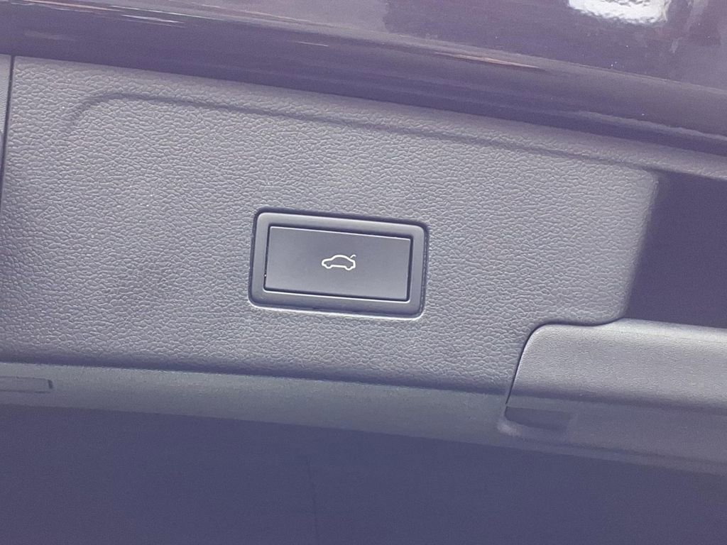 Used 2025 Volkswagen Atlas Cross Sport SE image 18