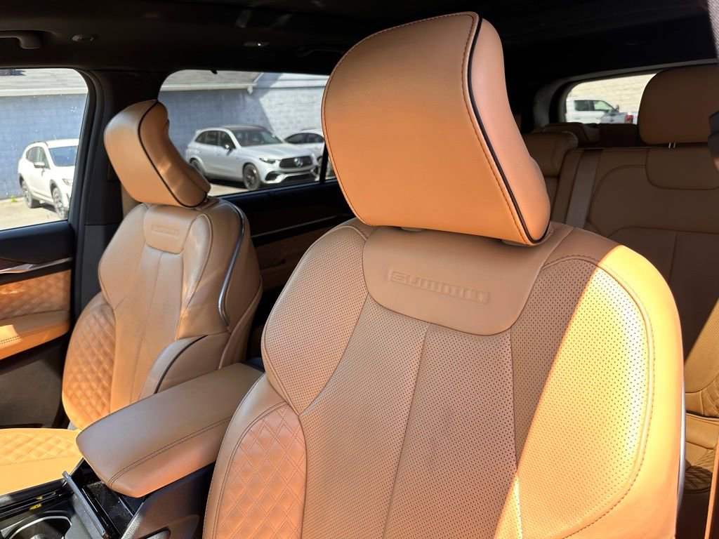 Used 2024 Jeep Grand Cherokee L Summit w/ Luxury Tech Group V image 16