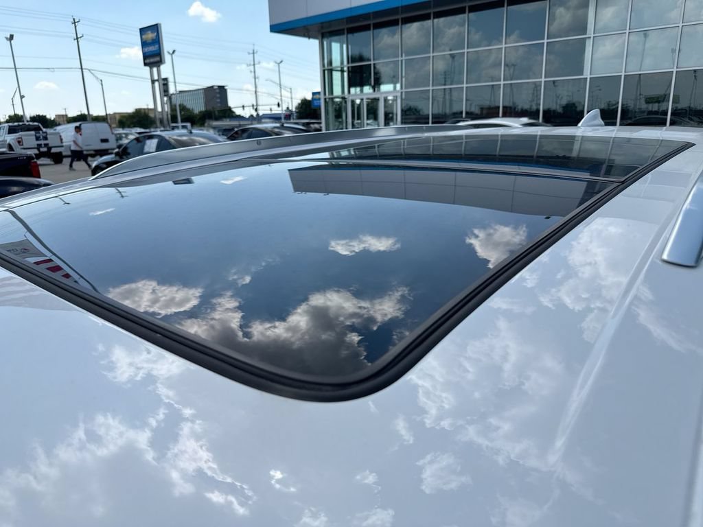Used 2024 Cadillac XT6 Luxury w/ LPO, Floor Liner Package AWD/4WD image 10