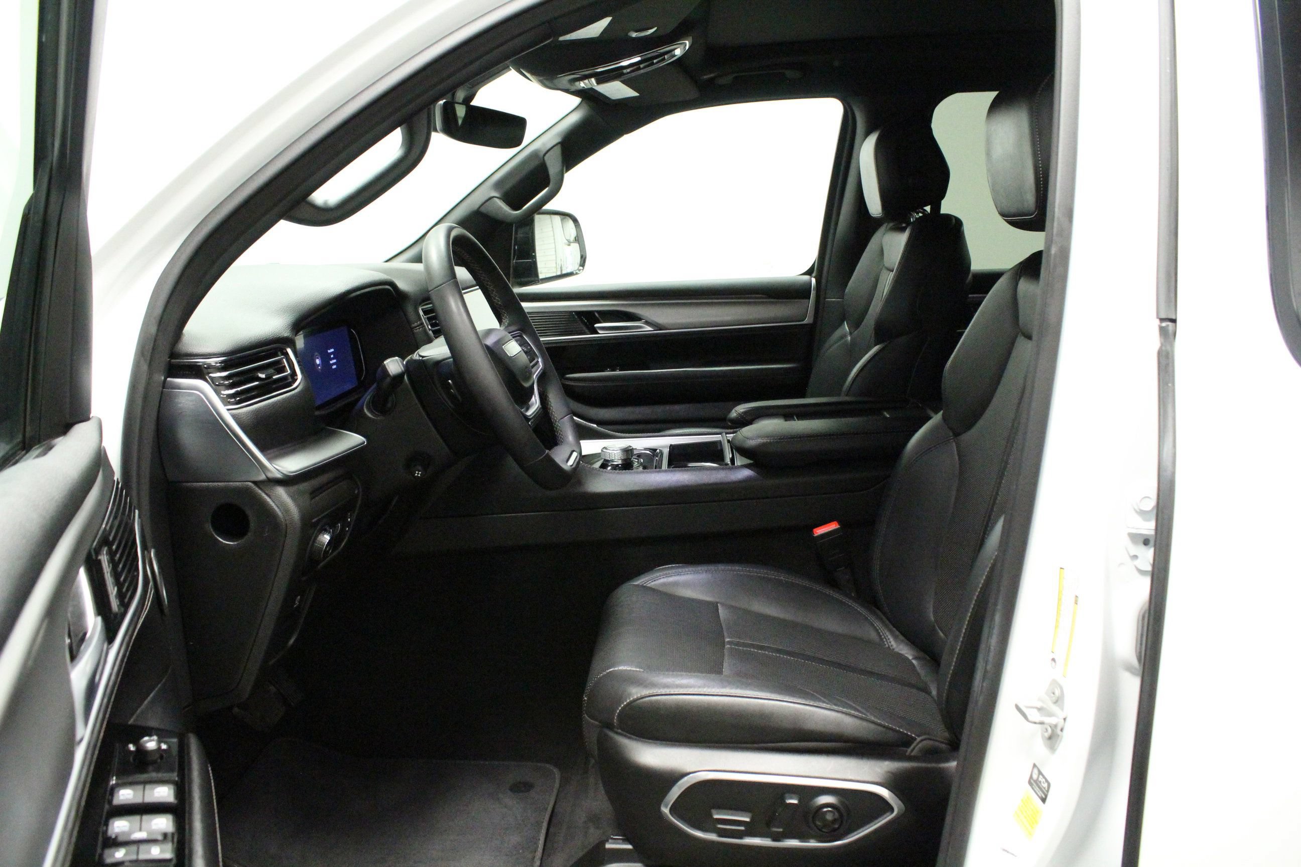 Used 2023 Jeep Wagoneer Series II RWD image 14