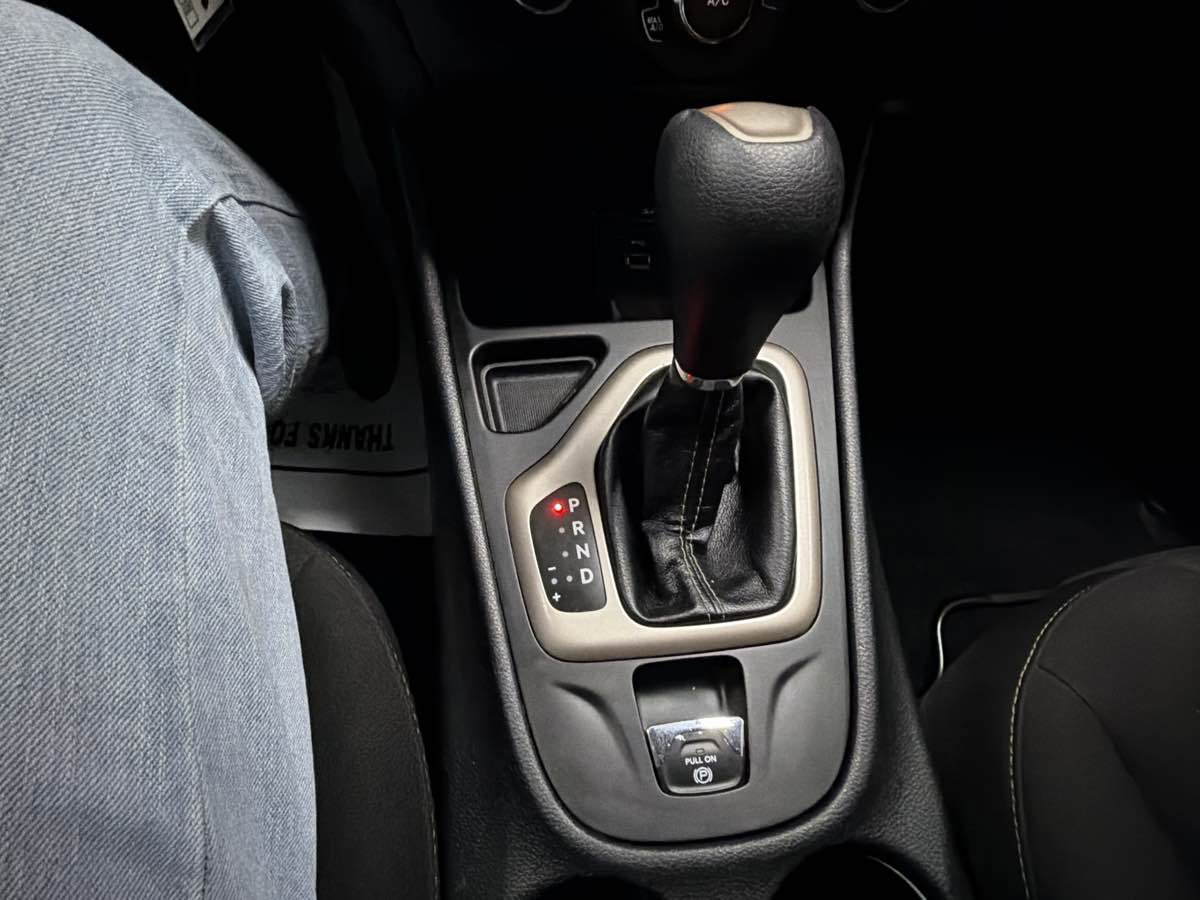 Used 2017 Jeep Cherokee Altitude image 10