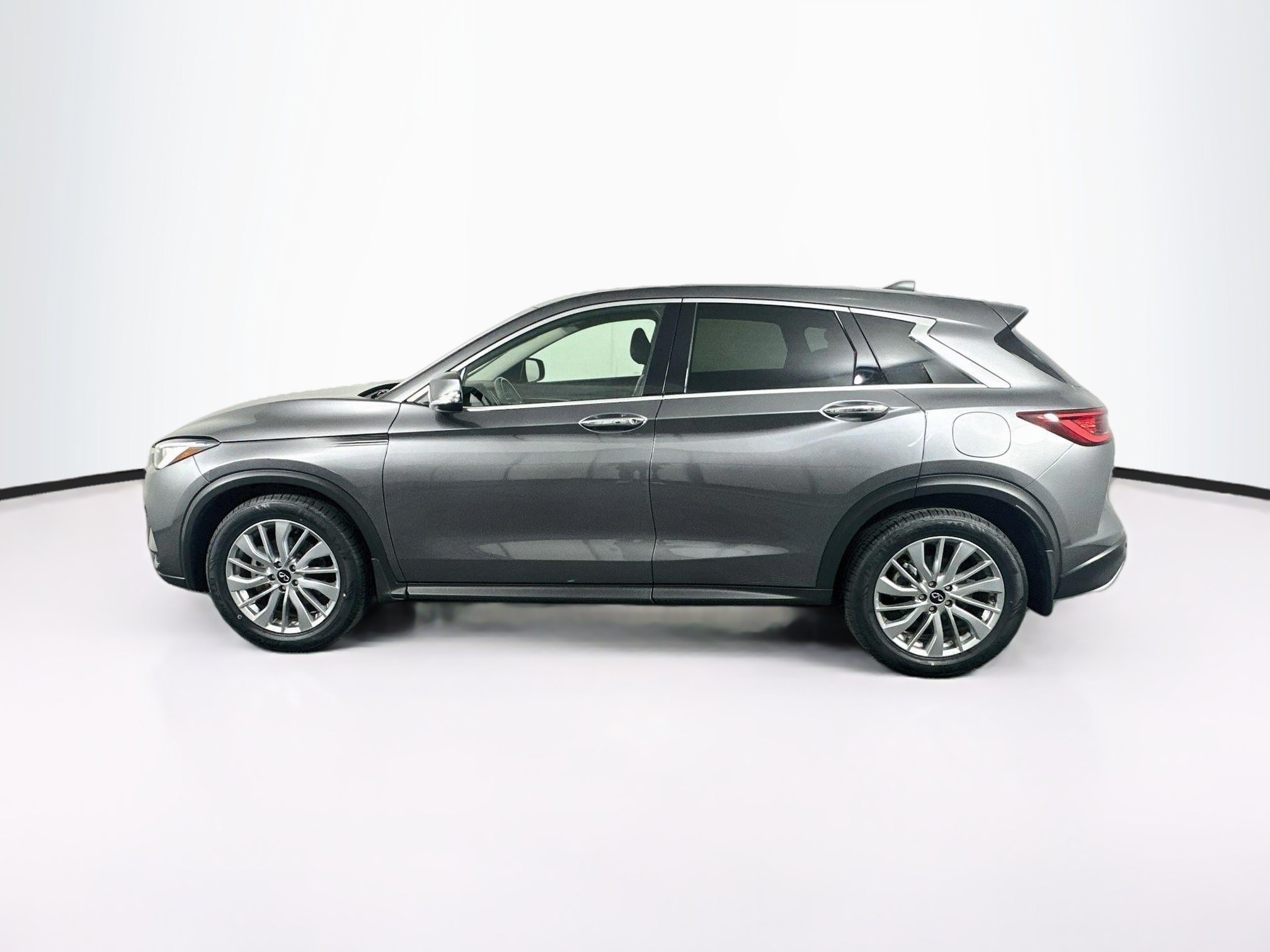 Used 2023 INFINITI QX50 Pure FWD image 4