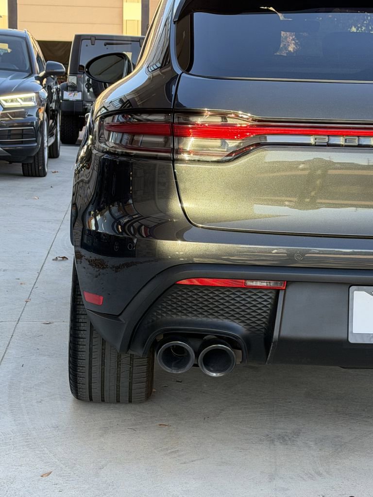 Used 2022 Porsche Macan w/ Premium Package image 14