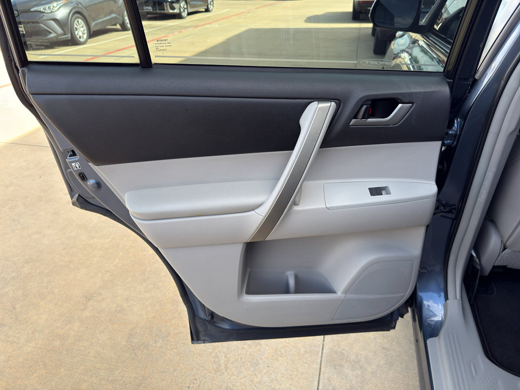 Used 2013 Toyota Highlander SE image 19