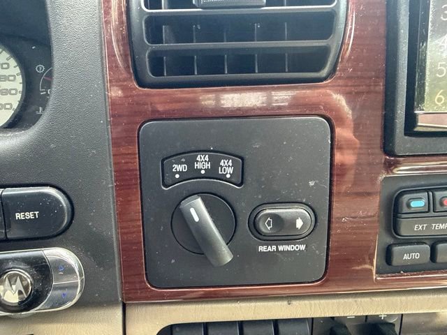 Used 2006 Ford F350 4x4 Crew Cab DRW Super Duty image 23